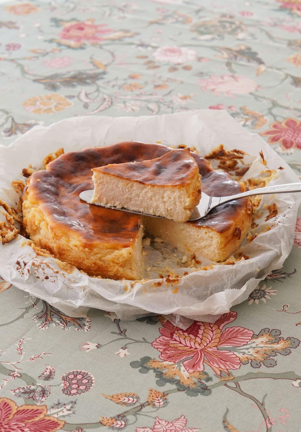 Gebackener Käsekuchen. Einfaches, cremiges und hausgemachtes Rezept.