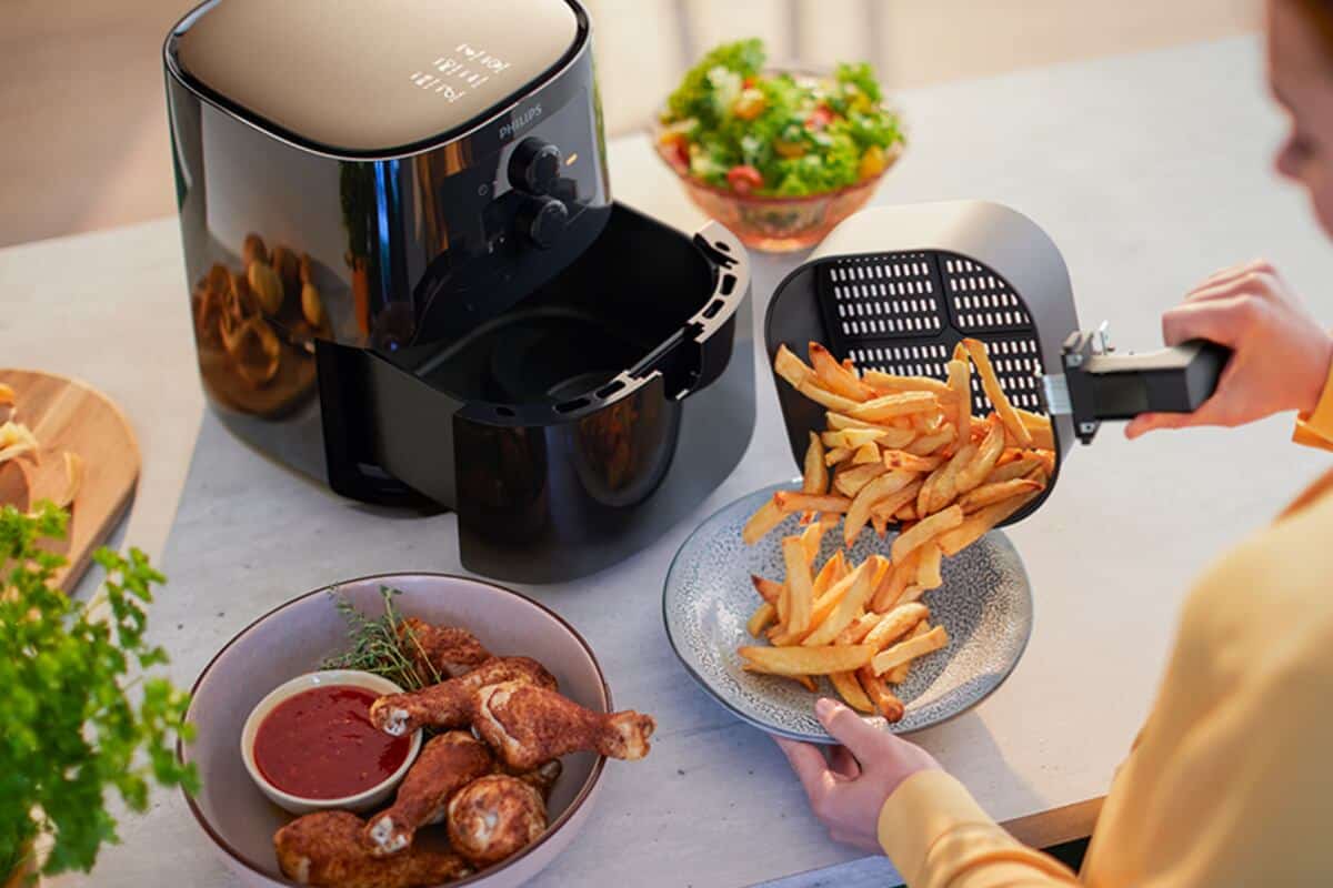 Ein Experte für Haushaltsgeräte erklärt Schritt für Schritt, wie man eine Fritteuse richtig reinigt