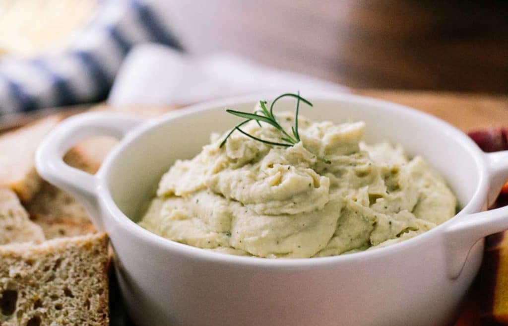 Der Geschmack des Tages. Anstelle von Butter mache ich diese Paste. Einfach verrühren, und schon schmeckt das Brot besser.