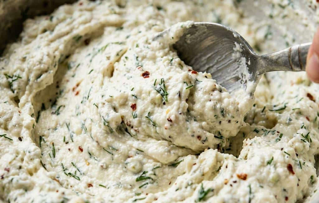 Der Geschmack des Tages. Anstelle von Butter mache ich diese Paste. Einfach verrühren, und schon schmeckt das Brot besser.